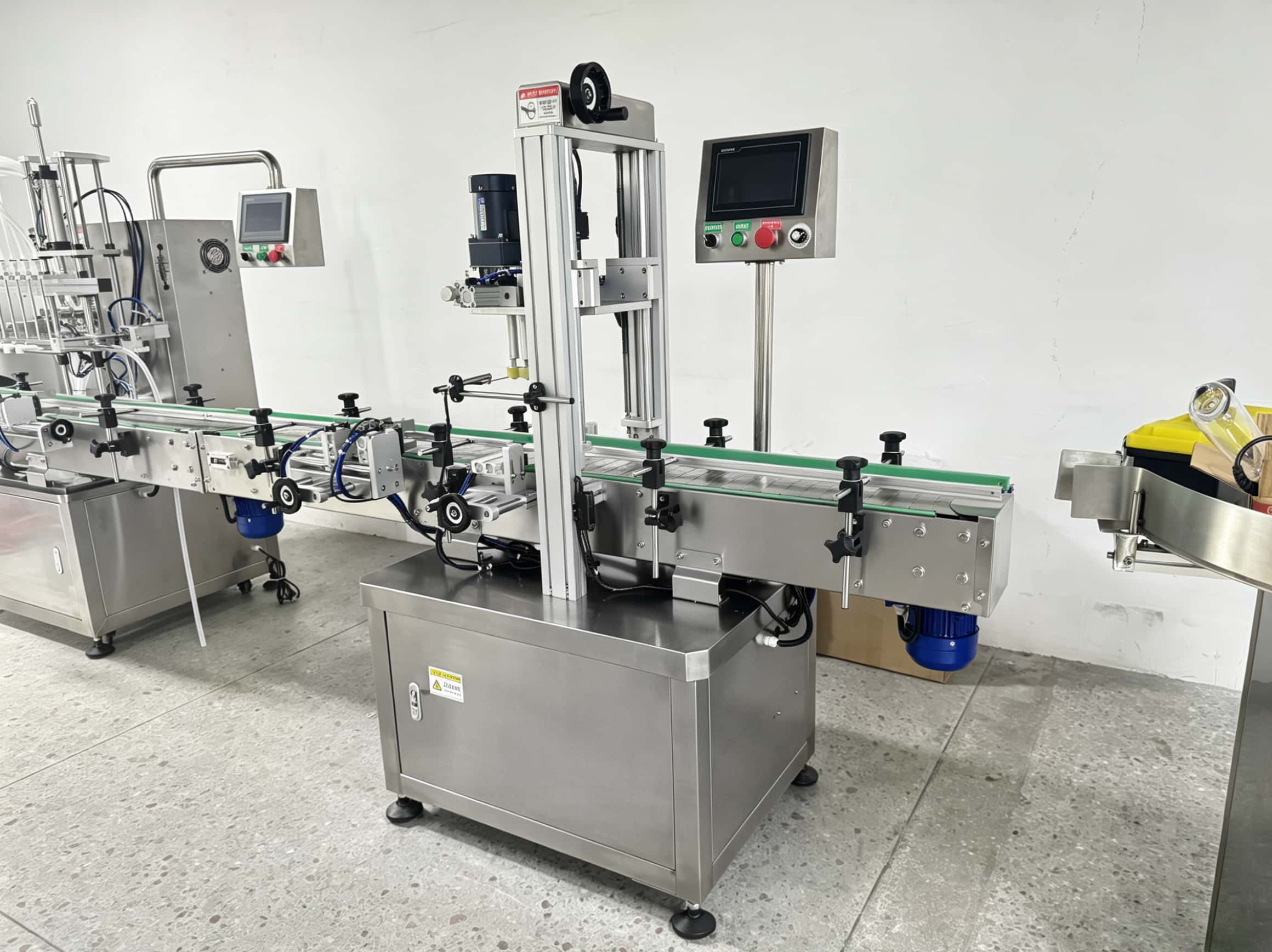 good quality automatic touch screen servo rotary plastic bottle screw capping for beverage production line good quality automatic touch screen servo rotary plastic bottle screw capping for beverage production line